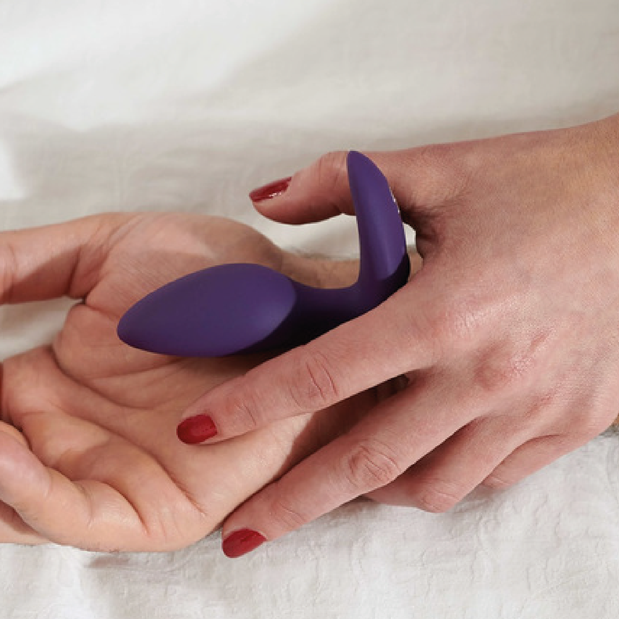 Der sanfte und grollende Anal-Vibrator Ditto von We-Vibe - Produktabbildung